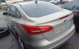 Sedans FORD FOCUS SE 2016 Beżowy