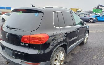 SUVs VOLKSWAGEN TIGUAN S 2012 Czarny