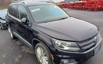 SUVs VOLKSWAGEN TIGUAN S 2012 Czarny