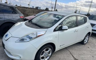 Hatchbacks NISSAN LEAF SV 2012 Biały
