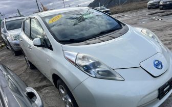 Hatchbacks NISSAN LEAF SV 2012 Biały