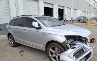 SUVs Audi  Q7 2015 Srebrny