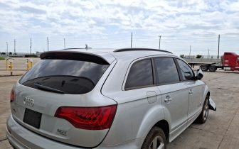 SUVs Audi  Q7 2015 Srebrny