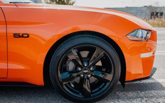 Sedans Ford Mustang GT  2021 Pomarańczowy