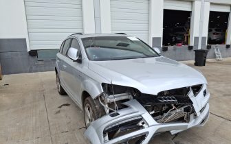 SUVs Audi  Q7 2015 Srebrny