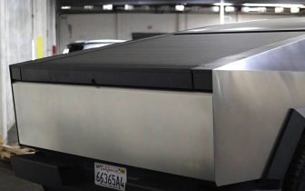 Pickups TESLA CYBERTRUCK 2024 Srebrny