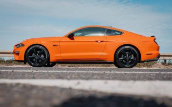 Sedans Ford Mustang GT  2021 Pomarańczowy
