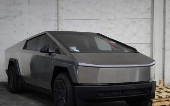 Pickups TESLA CYBERTRUCK 2024 Srebrny