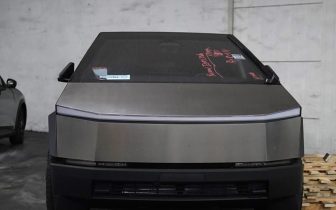 Pickups TESLA CYBERTRUCK 2024 Srebrny