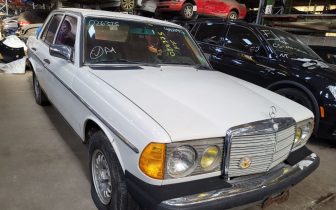 Sedans Mercedes-Benz 300 1983 Biały