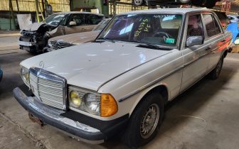 Sedans Mercedes-Benz 300 1983 Biały